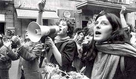 Una manifestazione di donne, in Italia, per i diritti sul lavoro.
