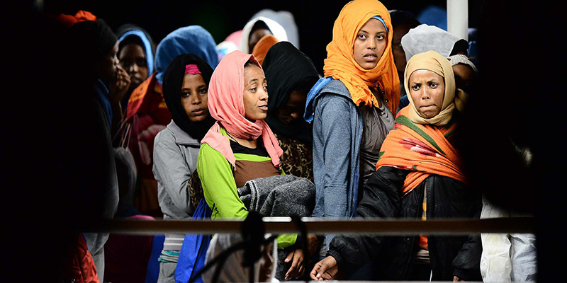 Migranti al porto di Augusta, Sicilia, 7 giugno 2015 (GIOVANNI ISOLINO/AFP/Getty Images)